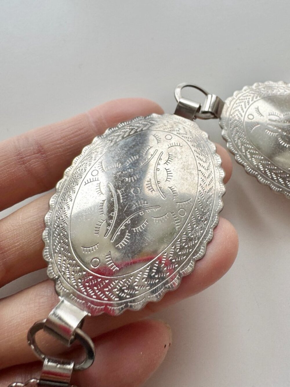 Vintage Silver Tone Etched Concho Medallion Chain Link Belt, One Size - Picture 5 of 9